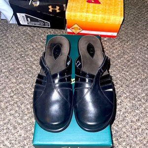 Clarks black slides size 8.5